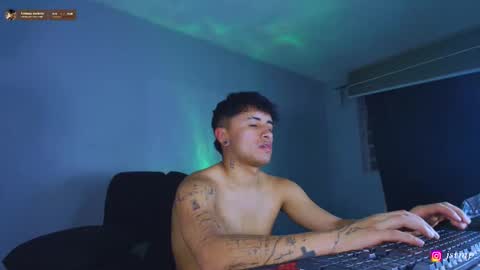 Snapshot of boylatin_777 chatting on 10.31.25 miguel online show from 10.31.25