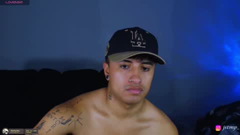 Snapshot of boylatin_777 chatting on 11.05.25 miguel online show from 11.05.25