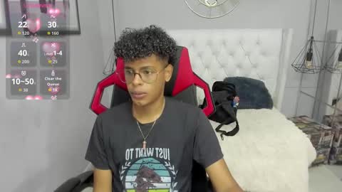 Snapshot of boylittle19cm chatting on 09.17.25 Jackson online show from 09.17.25