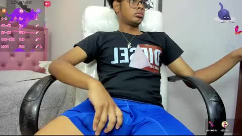 Snapshot of boylittle19cm chatting on 10.17.25 Jackson online show from 10.17.25