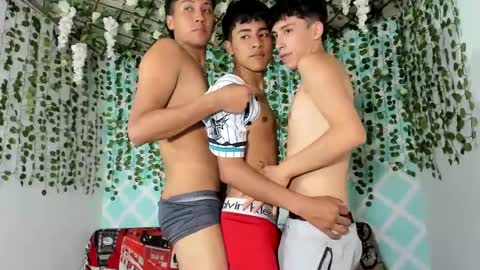 Snapshot of boys4hot_777 chatting on 02.15.25 boys4hot_777 online show from 02.15.25
