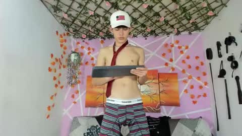 Snapshot of boys4hot_777 chatting on 02.28.25 boys4hot_777 online show from 02.28.25