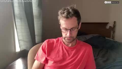 Snapshot of boysetsfire34 chatting on 10.06.25 boysetsfire34 online show from 10.06.25