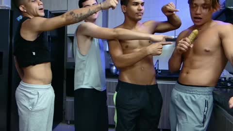 Snapshot of boysgang_sex chatting on 01.30.25 Angelo Mark Fernando Taylor online show from 01.30.25