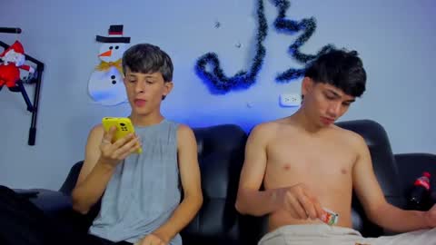 Snapshot of boysweet_boys chatting on 12.04.24 Paul and Max online show from 12.04.24