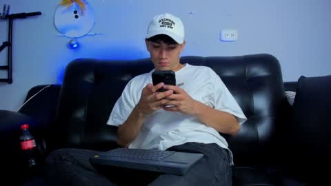 Snapshot of boysweet_boys chatting on 12.10.24 Paul and Max online show from 12.10.24