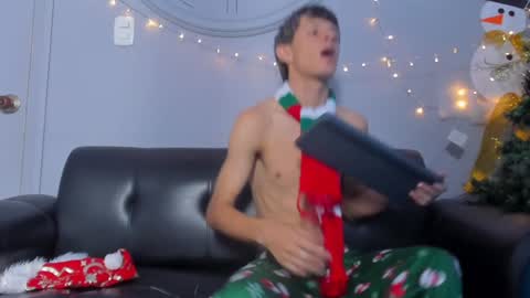 Snapshot of boysweet_boys chatting on 12.24.24 Paul and Max online show from 12.24.24