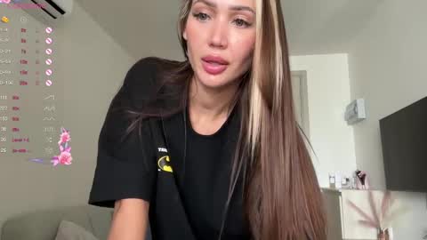 Snapshot of brabuss_ chatting on 02.27.25 Lana online show from 02.27.25