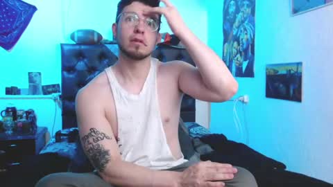 Snapshot of brad_hot_boy chatting on 12.17.24 brad hot boy online show from 12.17.24