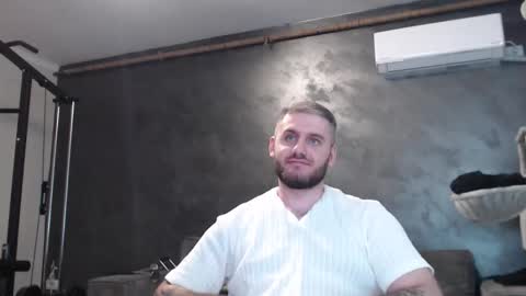 Snapshot of brad_pittfall chatting on 10.01.25 ask me online show from 10.01.25