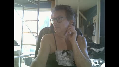 Snapshot of bradysboy chatting on 11.17.25 bradysboy online show from 11.17.25