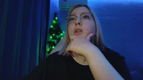 Snapshot of brandy__stars chatting on 12.15.25 Belle online show from 12.15.25