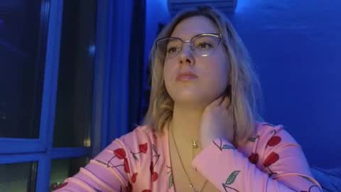 Snapshot of brandy__stars chatting on 01.11.26 Belle online show from 01.11.26