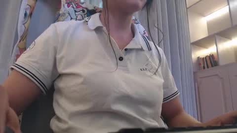 Snapshot of breakfastwithtiffanys chatting on 10.26.25 breakfastwithtiffanys online show from 10.26.25