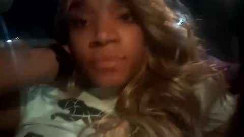 Snapshot of breatheoffreshpussy chatting on 10.27.25 BeautifulDisasterxxx online show from 10.27.25