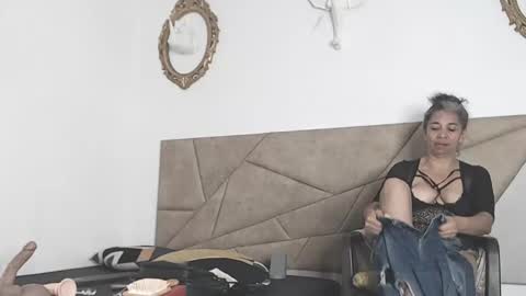 BRENDA VELASQUEZ online show from 01.08.25