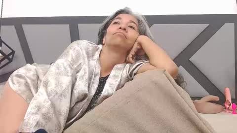 BRENDA VELASQUEZ online show from 10.10.25