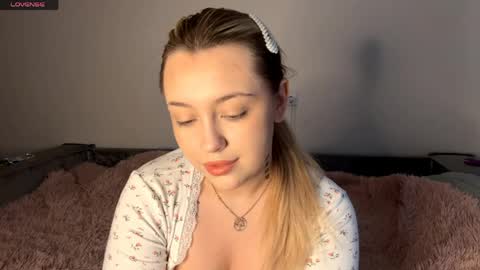 Mia   online show from 04.12.26