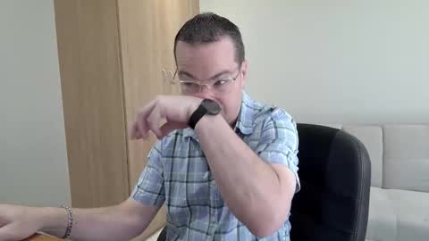 Snapshot of brettdj chatting on 09.20.25 Brett online show from 09.20.25