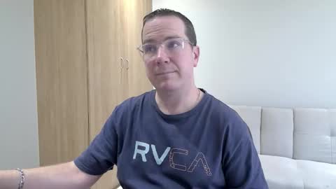 Snapshot of brettdj chatting on 11.09.25 Brett online show from 11.09.25