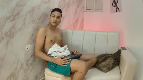 Snapshot of briam_dunkan chatting on 04.08.26 briam_dunkan online show from 04.08.26