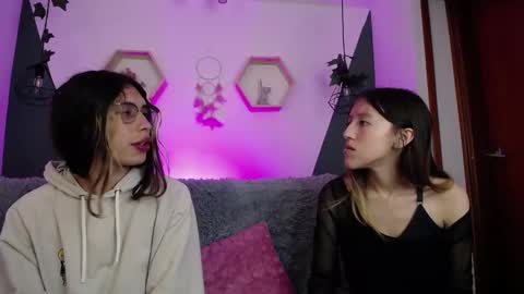 Snapshot of briarandblair chatting on 02.10.25 briarandblair online show from 02.10.25