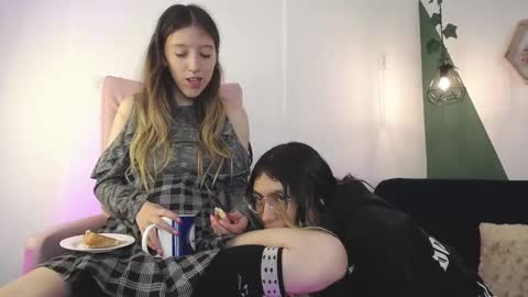 Snapshot of briarandblair chatting on 03.04.25 briarandblair online show from 03.04.25