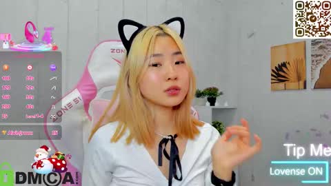 Snapshot of bridgetbottrel chatting on 11.05.25 Bridget online show from 11.05.25