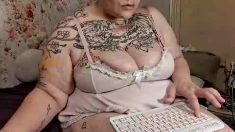 Snapshot of briebaby88 chatting on 05.19.26 Leela Marie xo online show from 05.19.26
