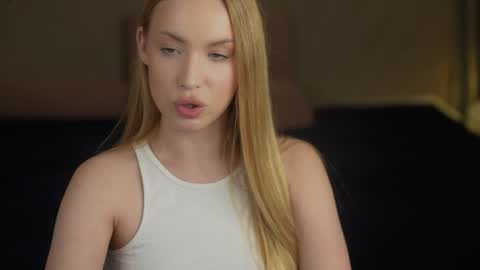 Snapshot of bright_diamonds_054 chatting on 09.17.25 Diamonds Girls online show from 09.17.25