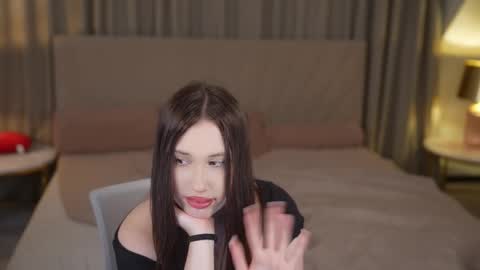 Snapshot of bright_diamonds_054 chatting on 09.22.25 Diamonds Girls online show from 09.22.25