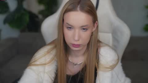 Snapshot of bright_diamonds_054 chatting on 09.28.25 Diamonds Girls online show from 09.28.25