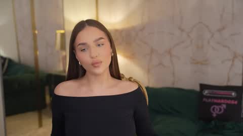 Snapshot of bright_diamonds_054 chatting on 10.25.25 Diamonds Girls online show from 10.25.25