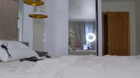 Amina Adelina online show from 01.12.25