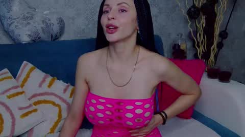 Snapshot of brilliant_doll chatting on 02.14.26 Nika online show from 02.14.26