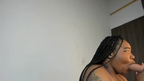 Snapshot of brionygip chatting on 09.11.25 ANGIE online show from 09.11.25