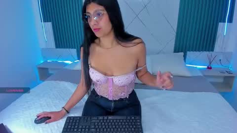Snapshot of briseida_white chatting on 10.11.25 briseida_white online show from 10.11.25