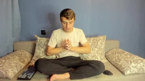 bristlebback online show from 09.11.25