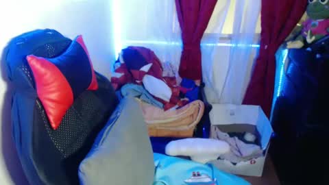 scarleth    follow mee 3 kis online show from 01.23.25