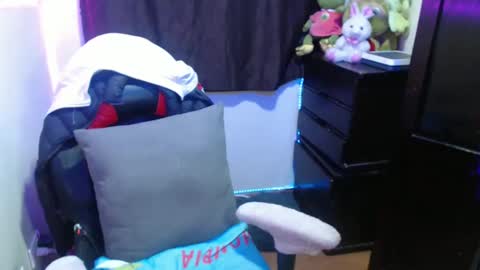 scarleth    follow mee 3 kis online show from 02.25.25