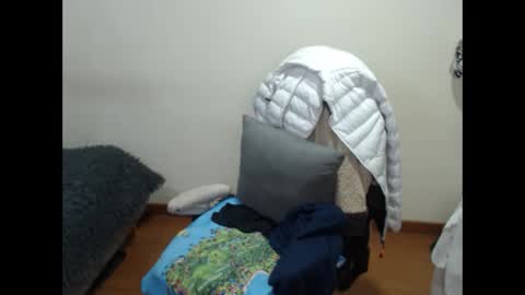 scarleth    follow mee 3 kis online show from 09.28.25