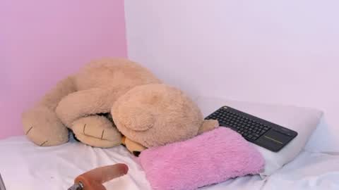 Snapshot of britanylin__ chatting on 11.09.25 britanylin__ online show from 11.09.25