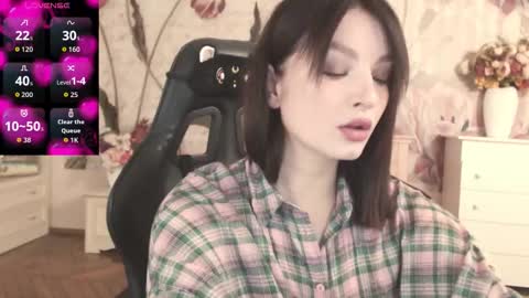 Snapshot of britneybarker chatting on 09.29.25 britneybarker online show from 09.29.25