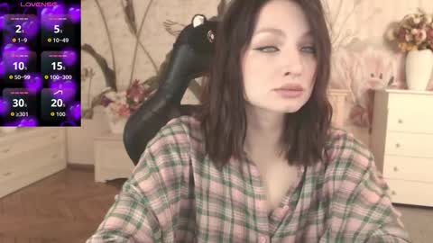 Snapshot of britneybarker chatting on 10.04.25 britneybarker online show from 10.04.25