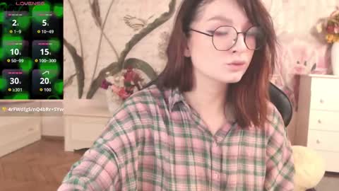 Snapshot of britneybarker chatting on 10.31.25 britneybarker online show from 10.31.25