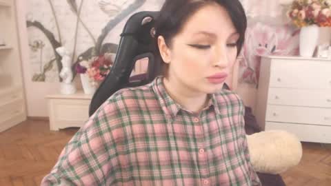Snapshot of britneybarker chatting on 04.27.26 britneybarker online show from 04.27.26