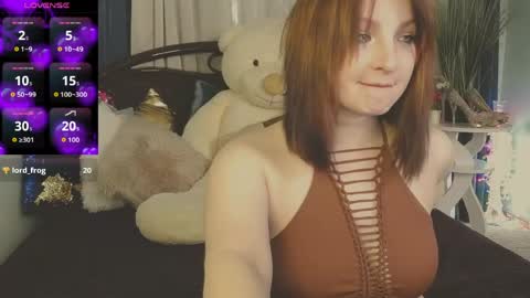 Snapshot of britneybarker chatting on 05.18.26 britneybarker online show from 05.18.26