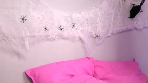 Snapshot of britneyhudson chatting on 10.31.25 britneyhudson online show from 10.31.25