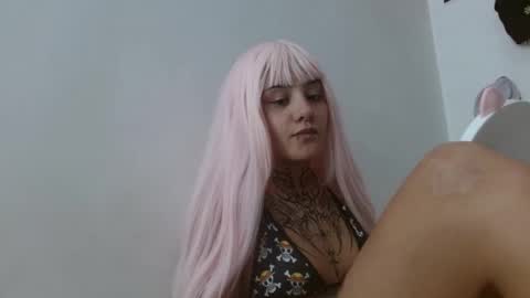 Snapshot of brittany_bubbles chatting on 10.05.25 maru miaw Please help me to reach 100 thumbs up online show from 10.05.25