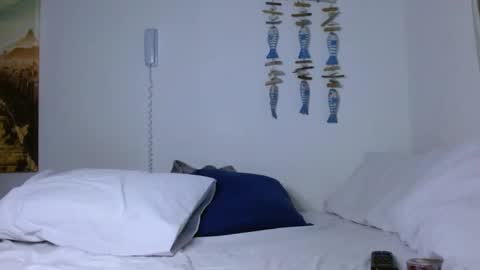 Snapshot of brittany_bubbles chatting on 10.21.25 maru miaw Please help me to reach 100 thumbs up online show from 10.21.25